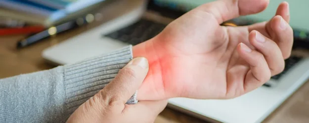 How Carpal Tunnel Syndrome Affects Daily Life and Work
